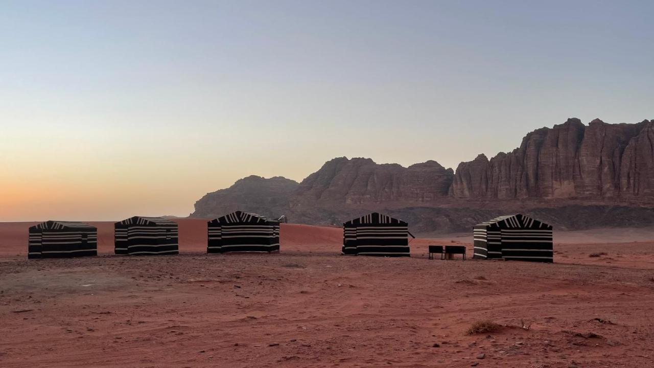 Friend Wadi Rum Esterno foto