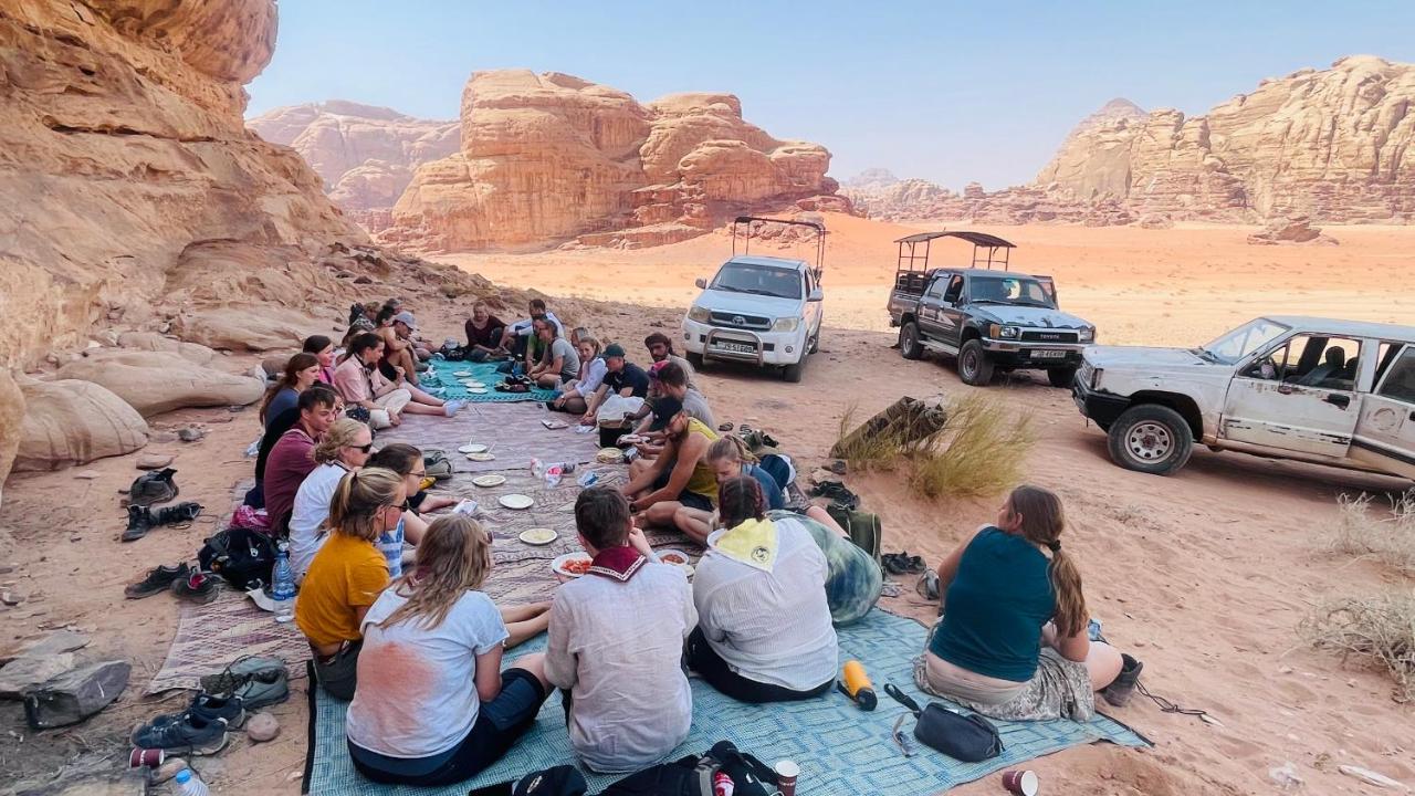 Friend Wadi Rum Esterno foto