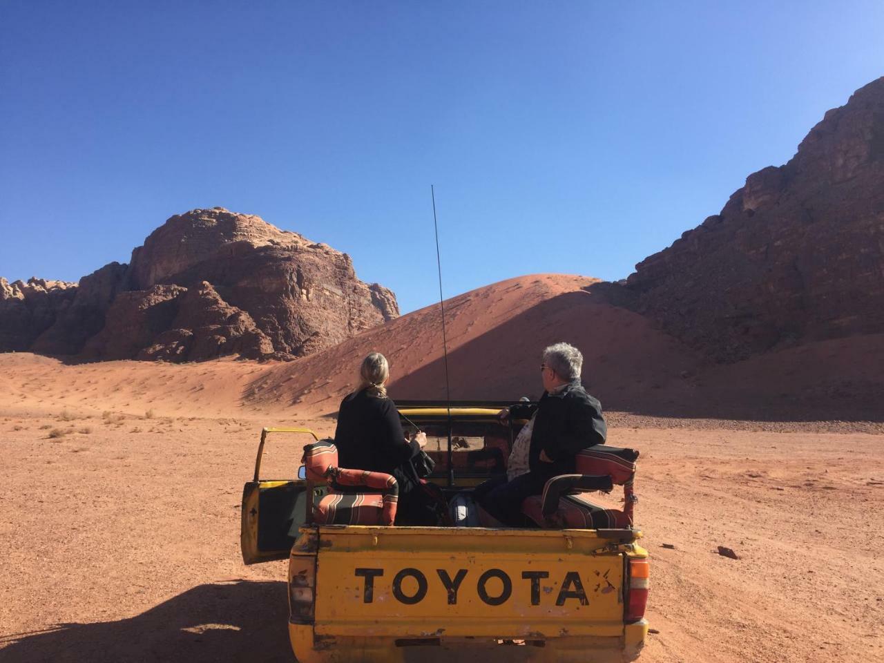 Friend Wadi Rum Esterno foto